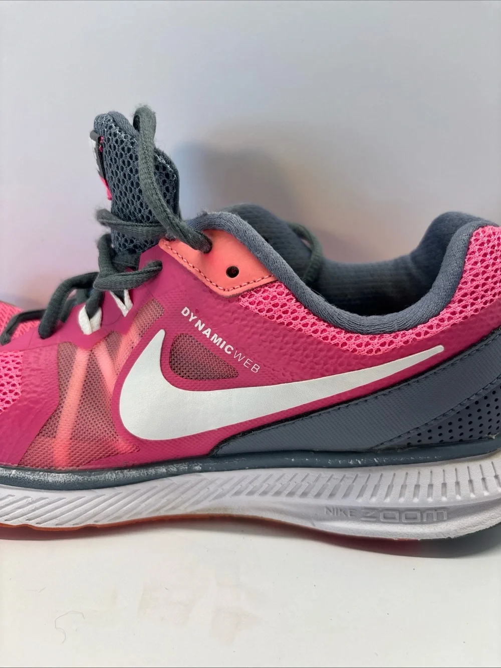 Nike Zoom Dynamic Web Women's Pink and Gray Dynamic Web Running Shoe size 8.58